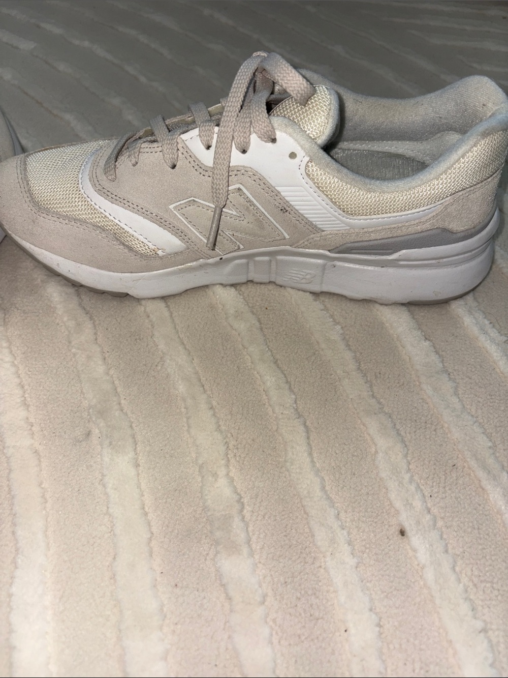 New Balance Women's Beige and White Casual Sneakers - Picture 7 of 10